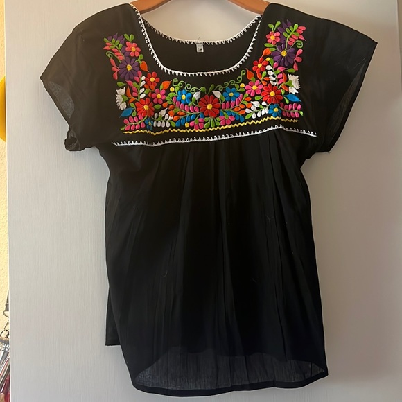 Traditional Mexican top - Picture 2 of 2